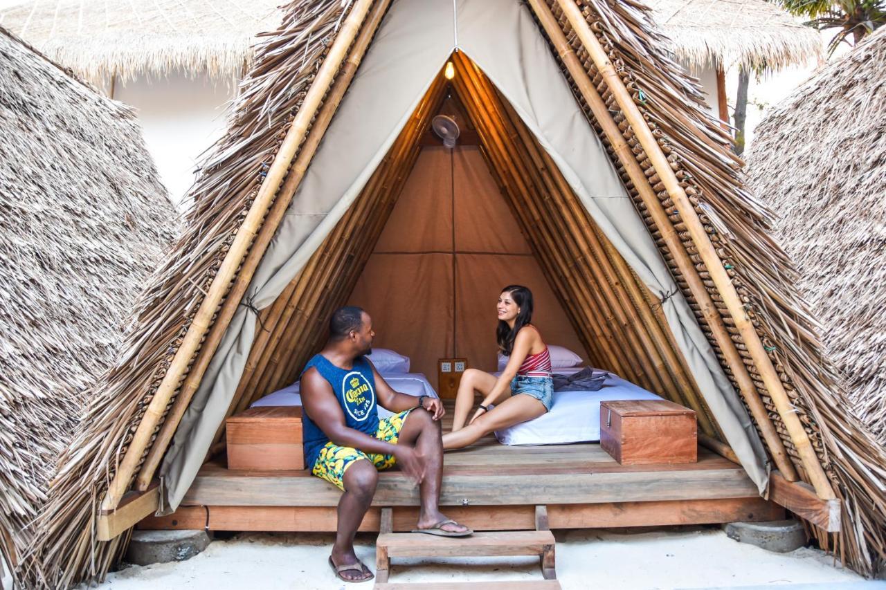 Mad Monkey Gili Trawangan Hostel Exterior photo A guest at the resort