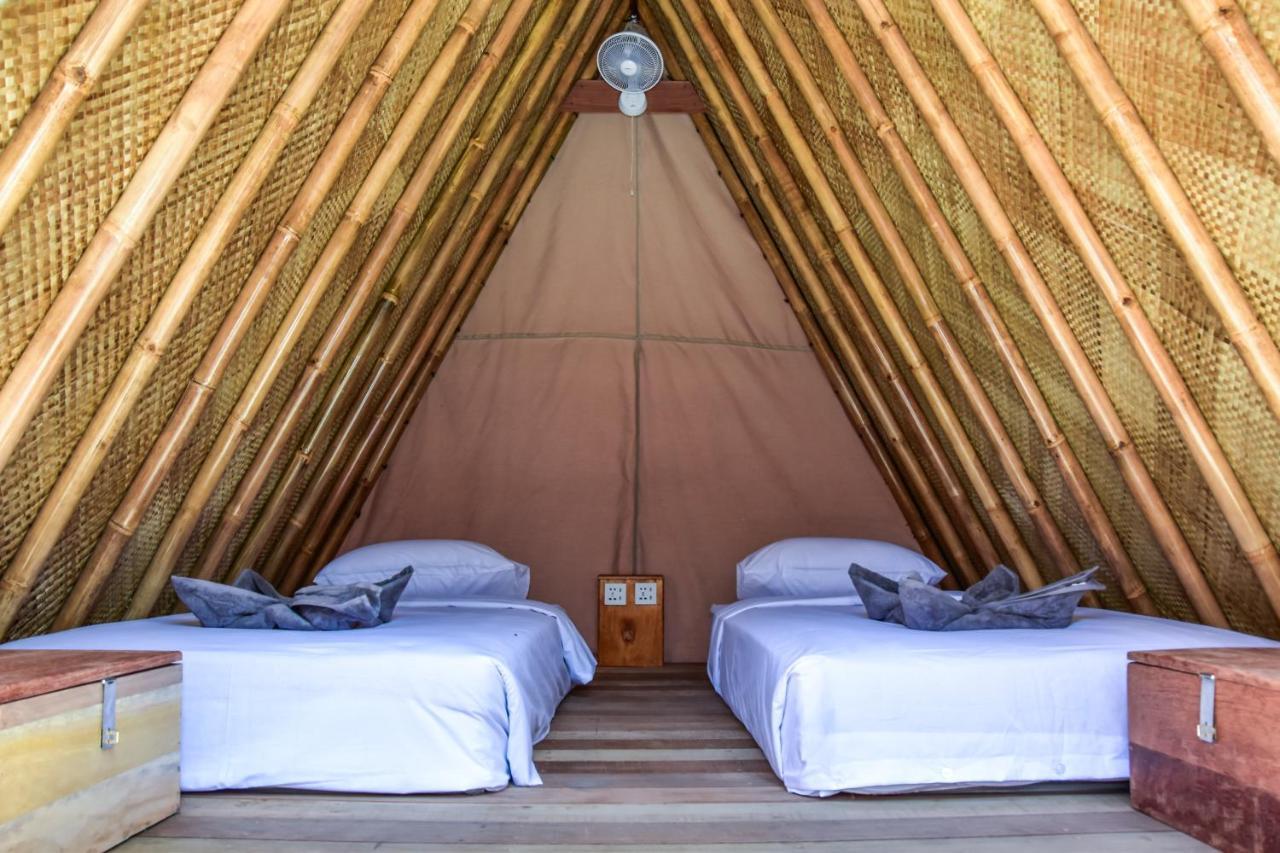 Mad Monkey Gili Trawangan Hostel Exterior photo Interior of a bungalow