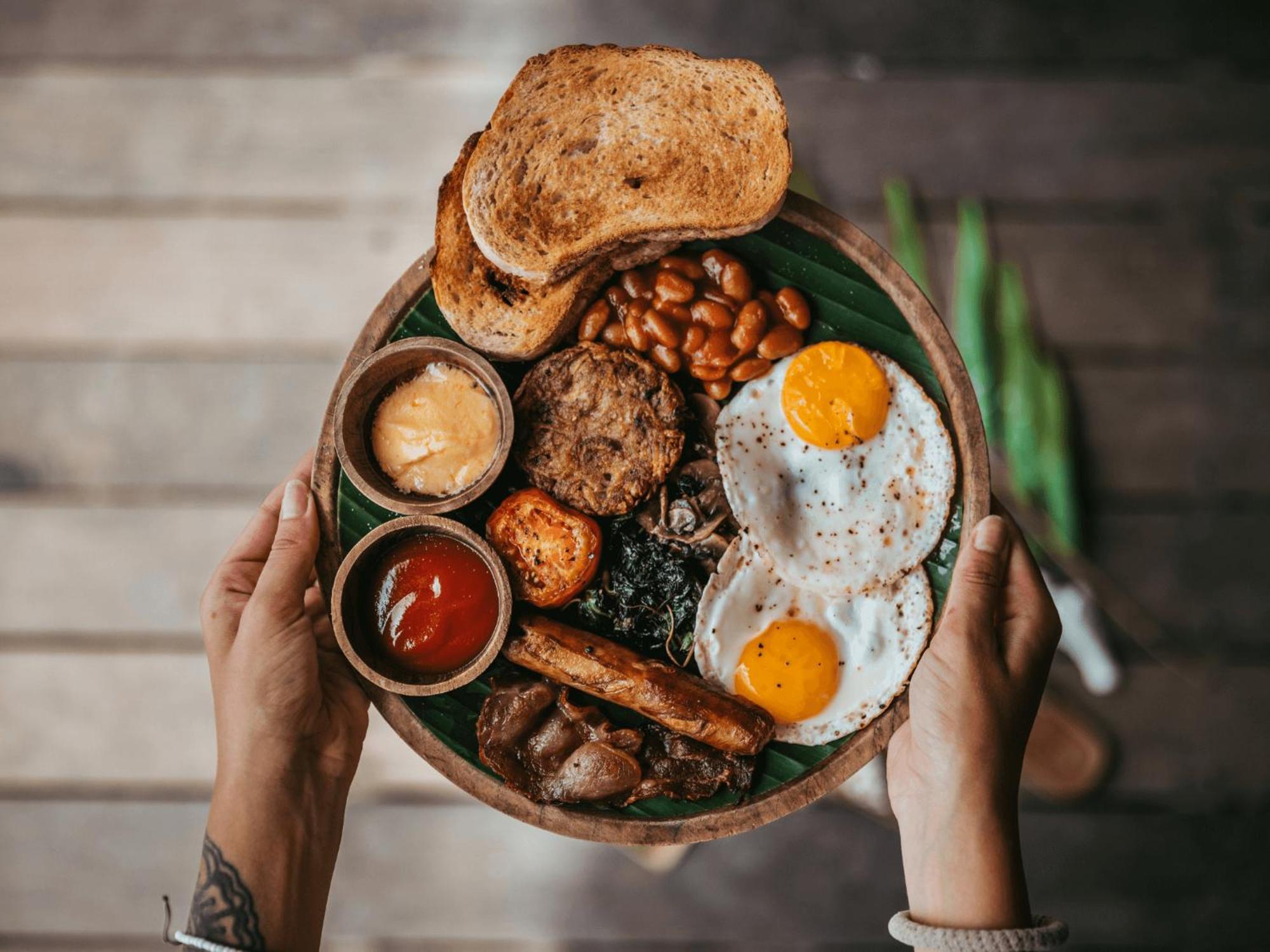 Mad Monkey Gili Trawangan Hostel Exterior photo A plate of Nasi Lemak