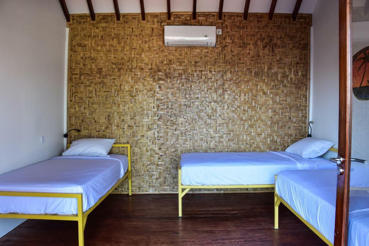 Mad Monkey Gili Trawangan Hostel Exterior photo A room at the hostel