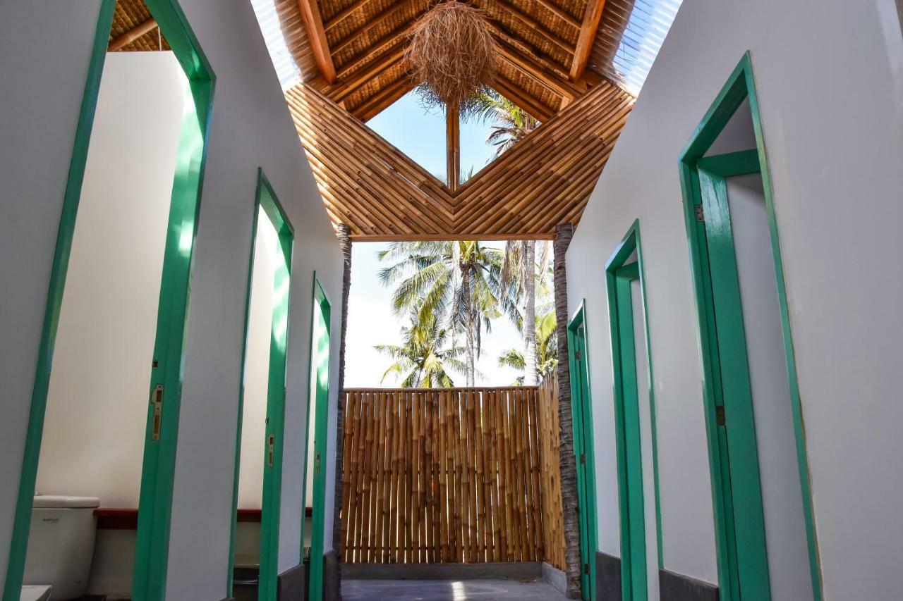 Mad Monkey Gili Trawangan Hostel Exterior photo