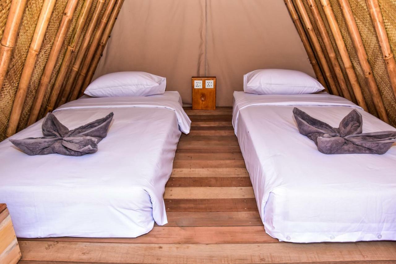 Mad Monkey Gili Trawangan Hostel Exterior photo Interior of a bungalow